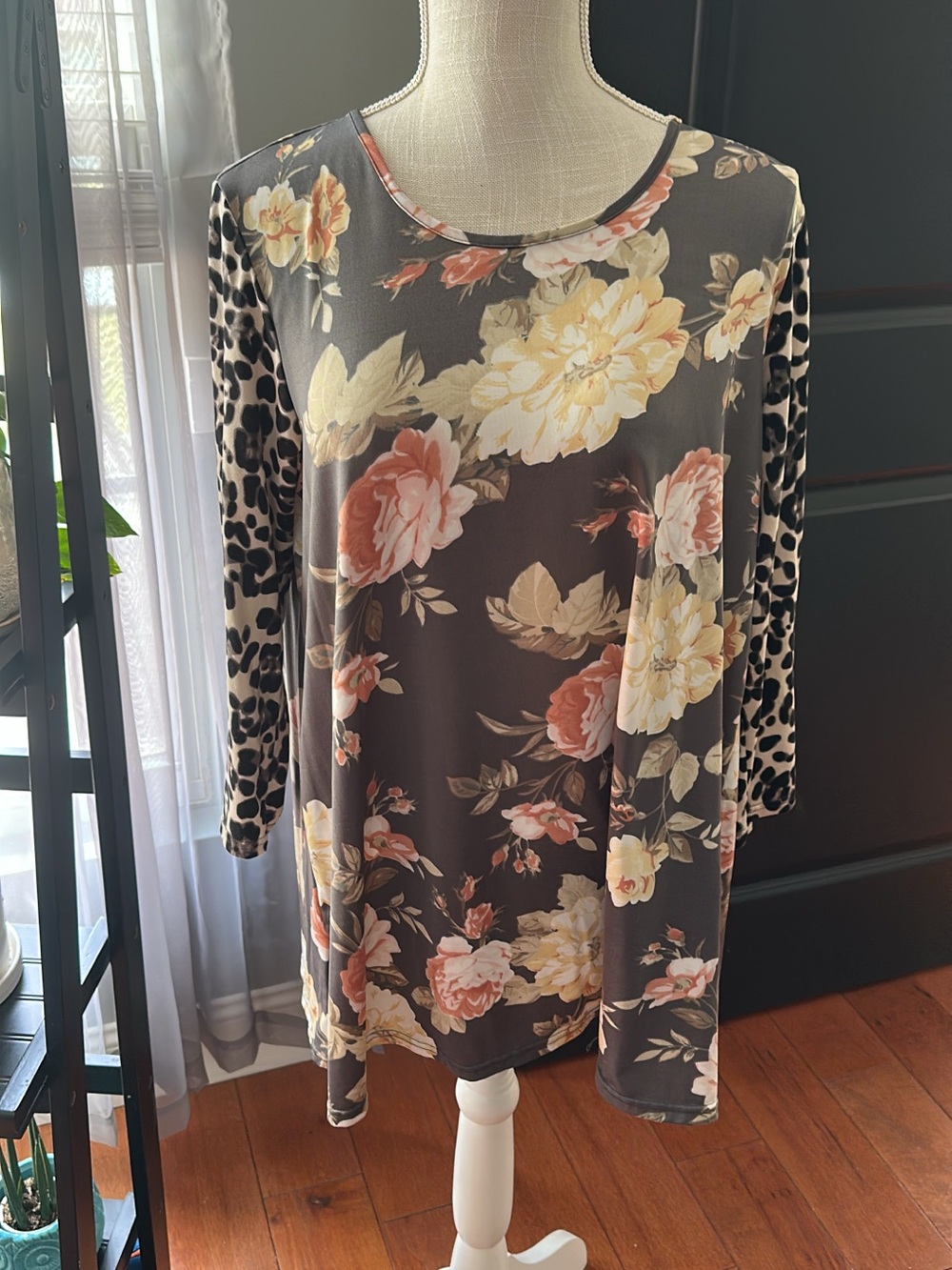Floral & Leopard Contrast Long-Sleeve Tunic style shirt  - leopard /Pink,black